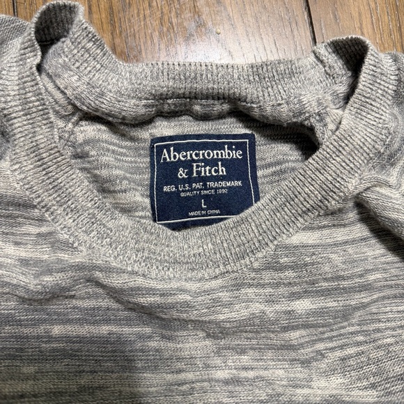Abercrombie & Fitch Heather Gray Knit Lightweight Men’s Sweater size L - Picture 2 of 2